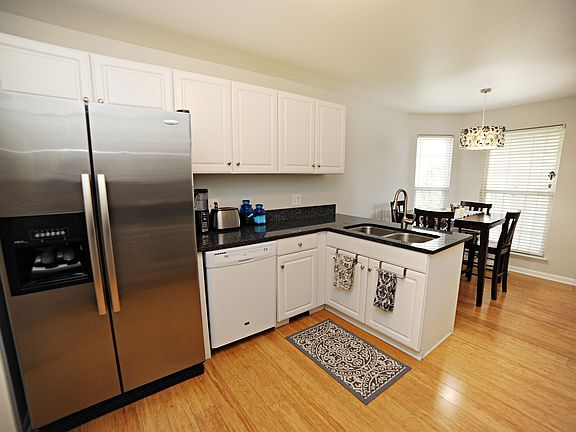 5th image of 943 Charlela Ln