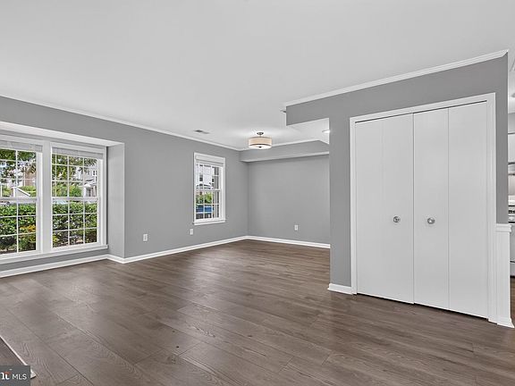 4th image of 6078 Netherton St