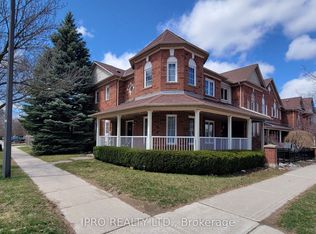 70 Ochalski Rd, Aurora, ON L4G 7J3