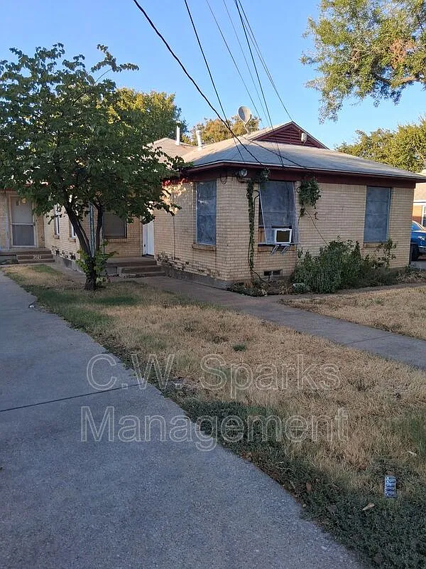 2 bed, 1.0 bath, 805 sqft, $1,000 — Photo 1