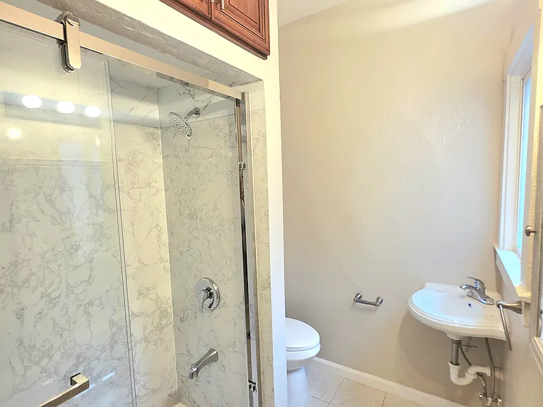 5255 Bancroft Ave — Photo 7