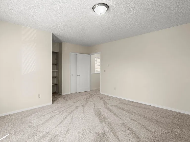 2040-2050 NE Rodney Ave — Photo 5