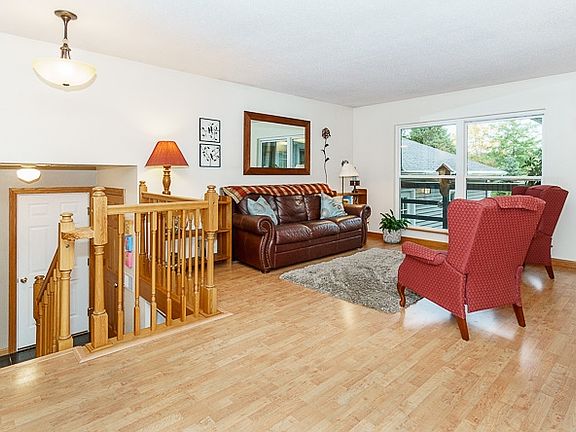 4th image of 310 Cambridge Dr NE