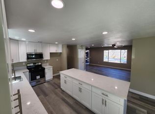 984 El Camino Dr #A, Costa Mesa, CA 92626