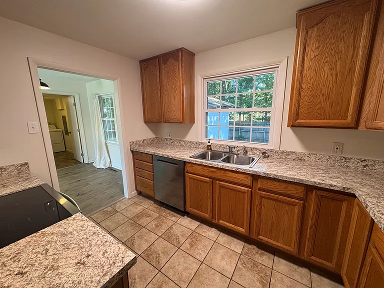 20 Lenora Dr — Photo 8