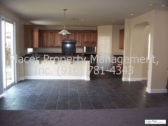 Kitchen-breakfast/dining area