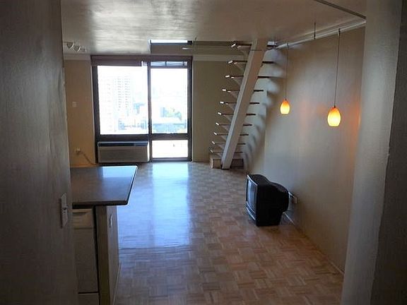 2nd image of 1221 N Dearborn Pkwy #1612N