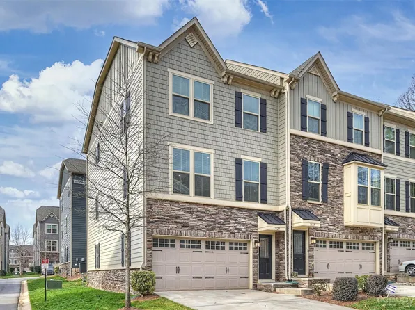 1629 Bark Branch Ln, Charlotte, NC 28205