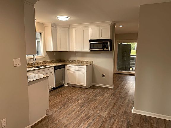 5th image of 1543 Oakwood Dr