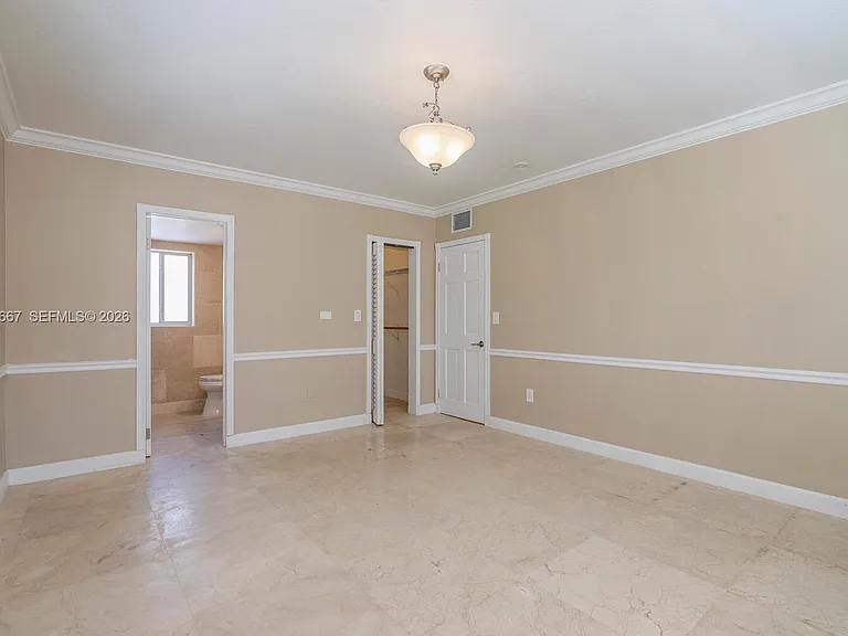 2890 Le Jeune Rd #2890 — Photo 8
