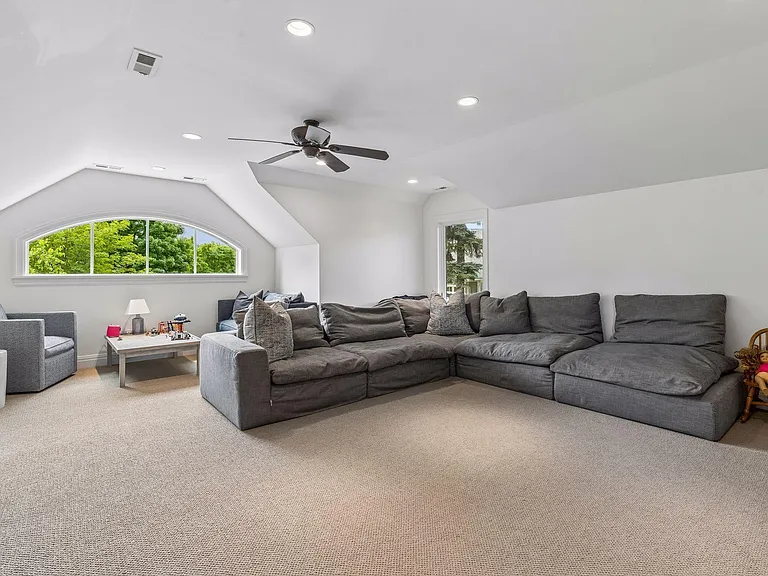 15700 Portico Dr — Photo 40