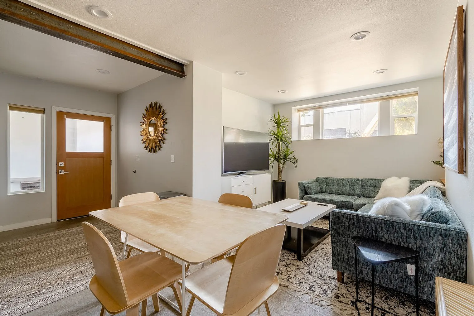 3 bed, 2.0 bath, 990 sqft, $6,229 — Photo 2