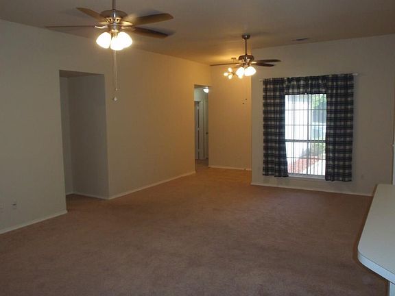 4th image of 1008 Hannah St