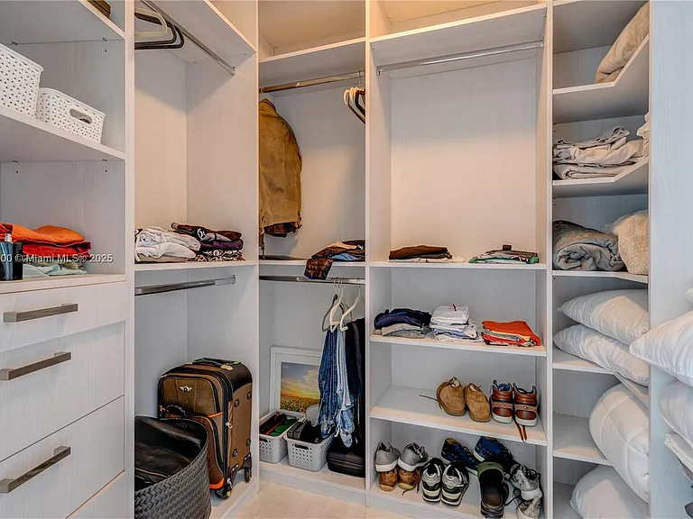 18555 Collins Ave #2403 — Photo 19