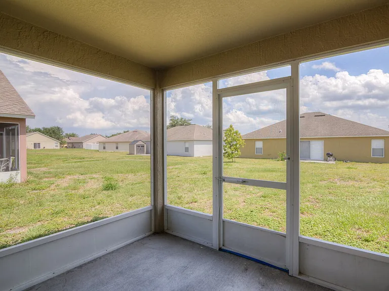 4612 Woodford Dr — Photo 14