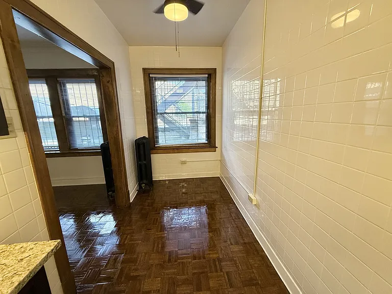 553 West Oakdale Avenue — Photo 46
