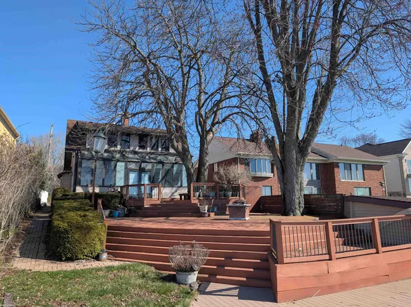 9935 Dixie Hwy, Fair Haven, MI 48023