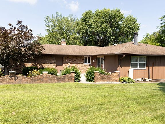 3rd image of 1004 Cardinal Dr