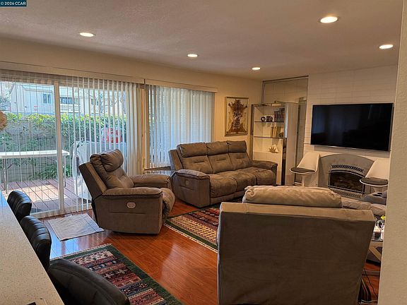 5th image of 825 Oak Grove Rd APT 17
