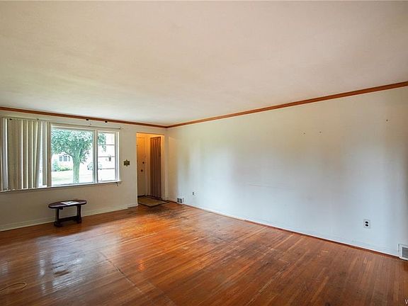 3rd image of 630 Woodland Dr