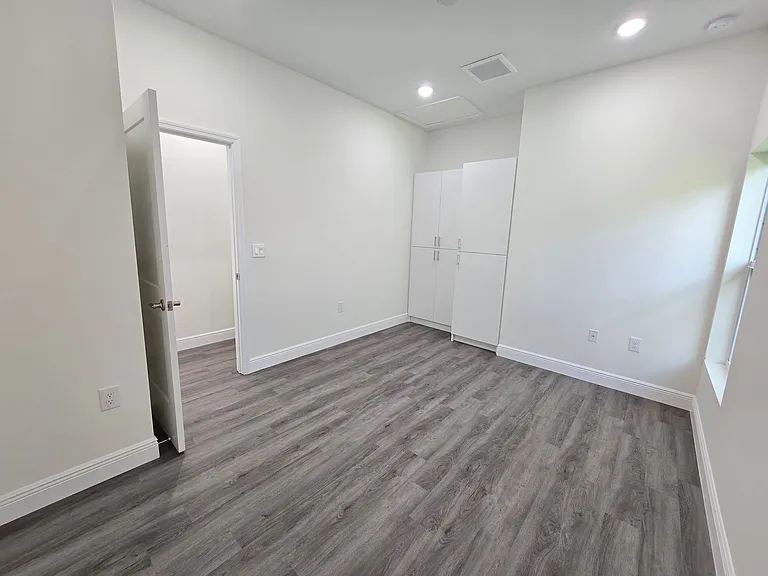 4966 Andrew Ave — Photo 19