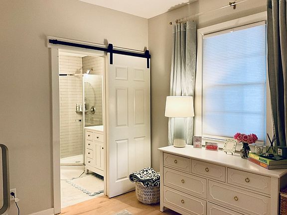 Primary bedroom/bath