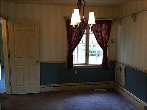 4th image of 529 E Leggett St