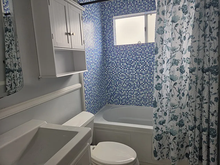 1721 N Fairview St — Photo 6