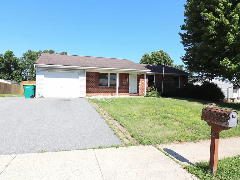 10 Spring House Ln — Photo 26