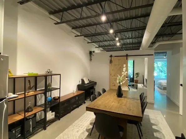 862 Pape Ave #3, Toronto, ON M4K 3T8