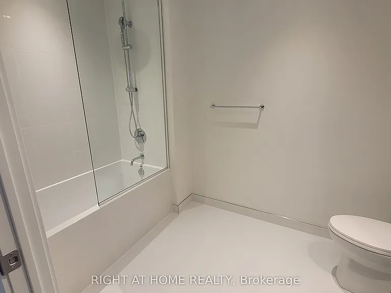 11 Yorkville Ave #3603 — Photo 15