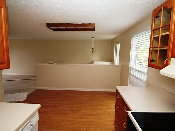 3rd image of 615 Pickerington Hills Dr