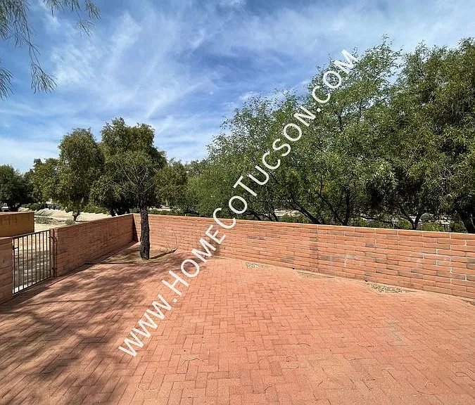 1980 W Myrtlewood Ln — Photo 32