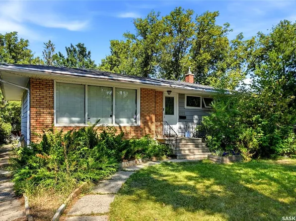 1722 Macpherson AVENUE, Regina, SK S4S 4C9