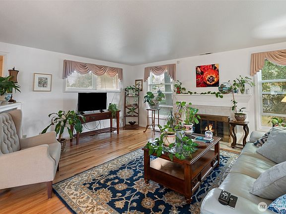 5th image of 1635 9th Avenue SW
