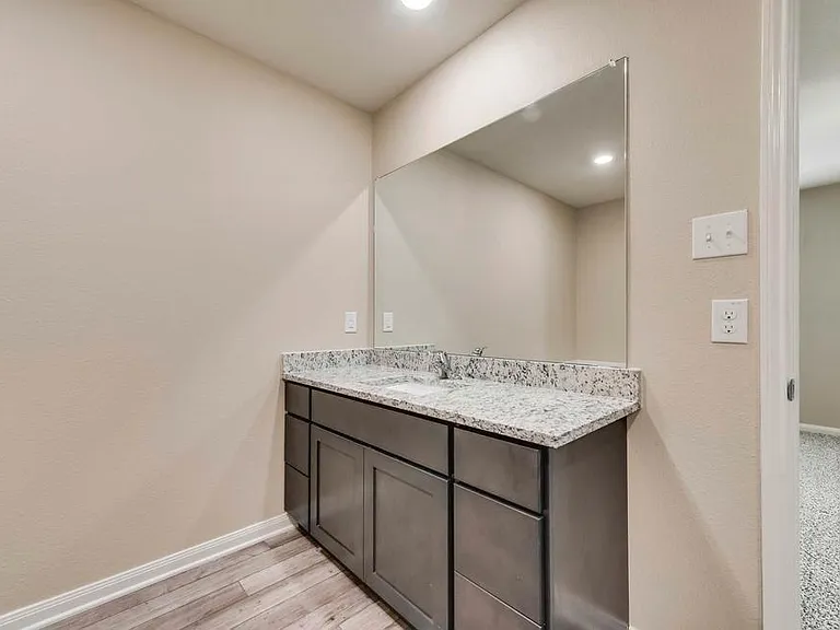 228 Ridgeland Oak Dr — Photo 8