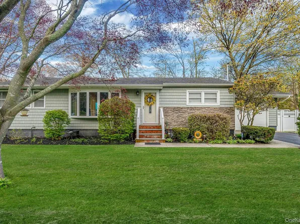 19 Cypress Lane, Shirley, NY 11967