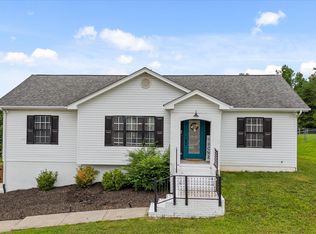 9739 Falcon Crest Dr, Ooltewah, TN 37363
