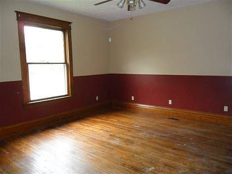 4th image of 1802 Hutchins St