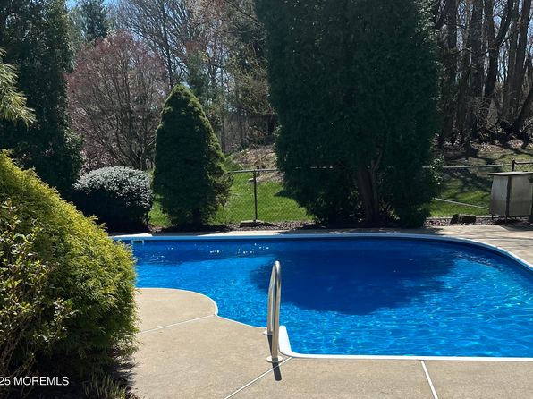 15 Julian Way, Marlboro, NJ 07746
