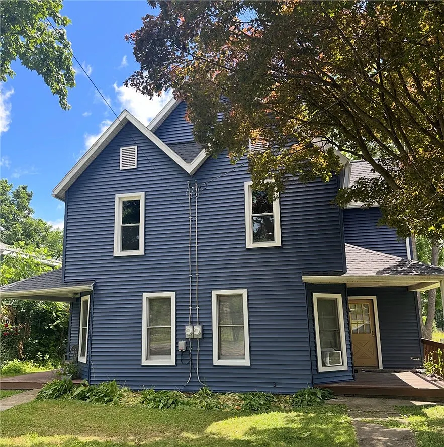 3 bed, 1.0 bath, 2446 sqft, $1,475 — Photo 1