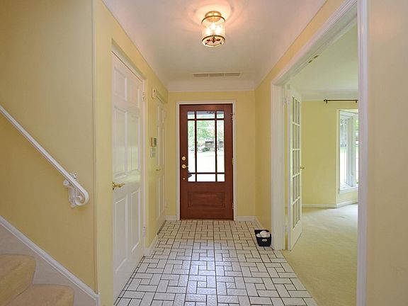 2nd image of 8635 Lynnehaven Dr