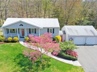 16 Pine St, Oxford, CT 06478