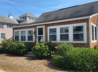 5 Toppan St, Hampton, NH 03842