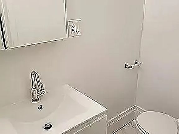 3rd image of 347 W 16th St APT 1D