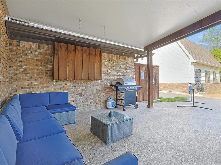 3322 Darby Ln — Photo 67