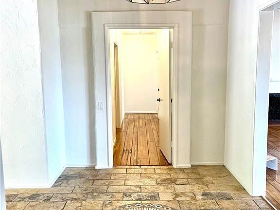 5th image of 444 Meadowview Dr
