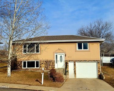 800 Johns Dr, Mandan, ND, 58554
