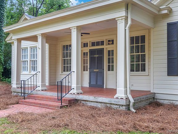 3rd image of 3237 Cloverdale Rd