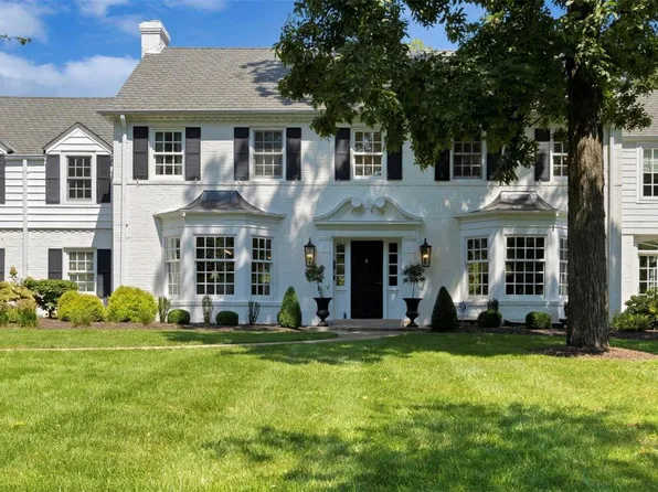 66 Fair Oaks Dr, Saint Louis, MO 63124